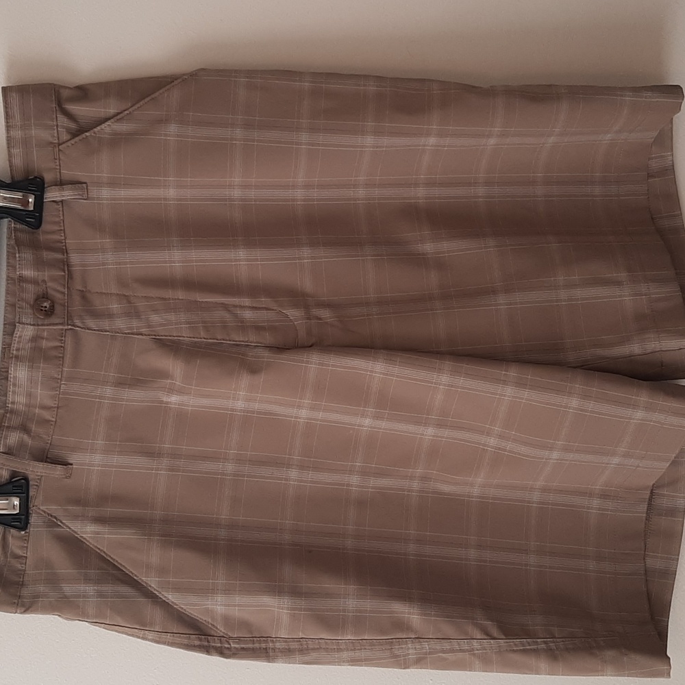 Avia men’s shorts. Size '32. Dark tan. ‘Small